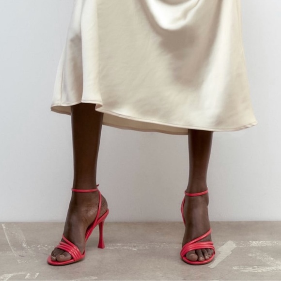ZARA Coral Red HIGH HEELED
STRAP SANDALS - Picture 10 of 12
